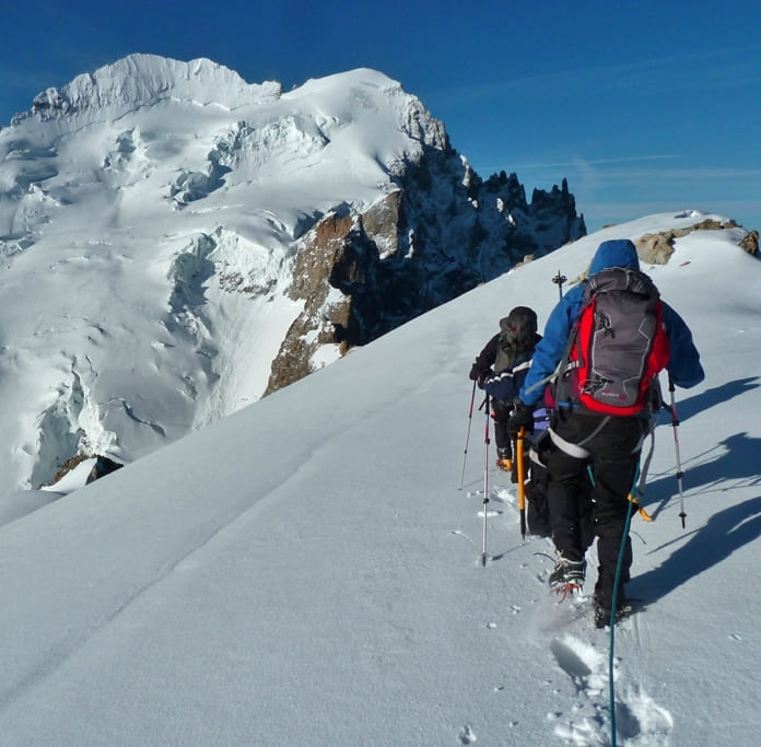 Faire de l'alpinisme dans le massif des écrins proche de Serre Chevalier
